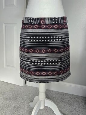 Forever 21 Black, White & Red Aztec Tribal Print Mini Skirt- Size L